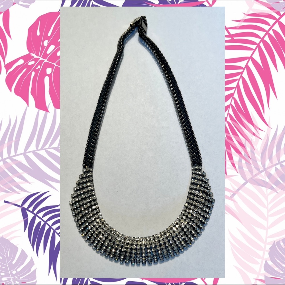 So much sparkle in this necklace!